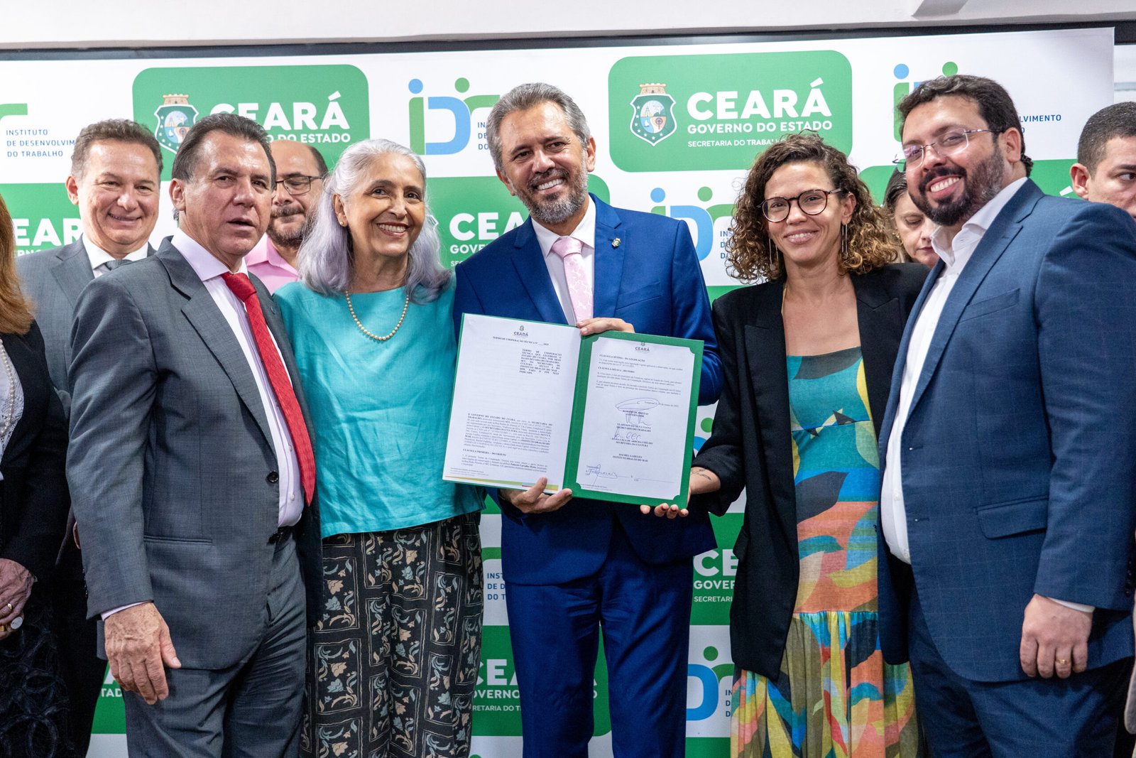 Termo de cooperação para conservação e restauração do Palacete Carvalho Mota é assinado durante solenidade de inauguração da nova sede da Secretaria do Trabalho do Ceará